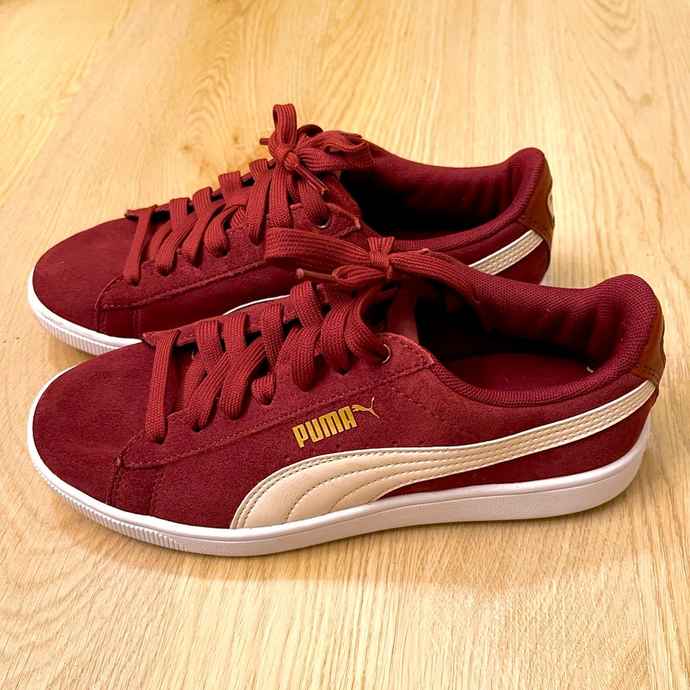 Puma Vikky v2 soft foam sneakers womens size 7